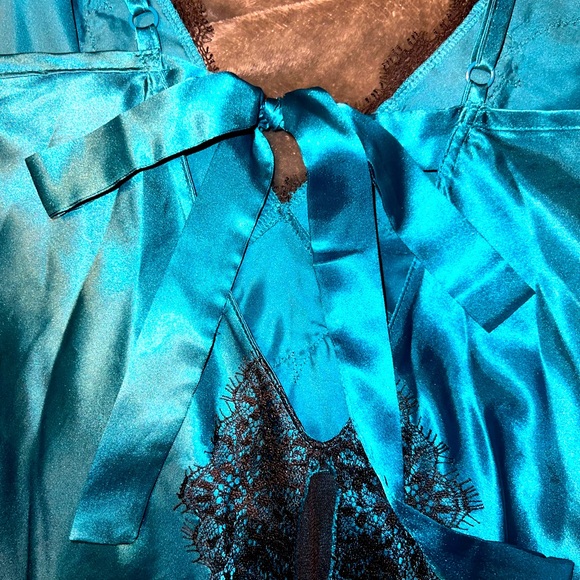 Cacique Teal and Black Lace Chemise - Picture 3 of 7